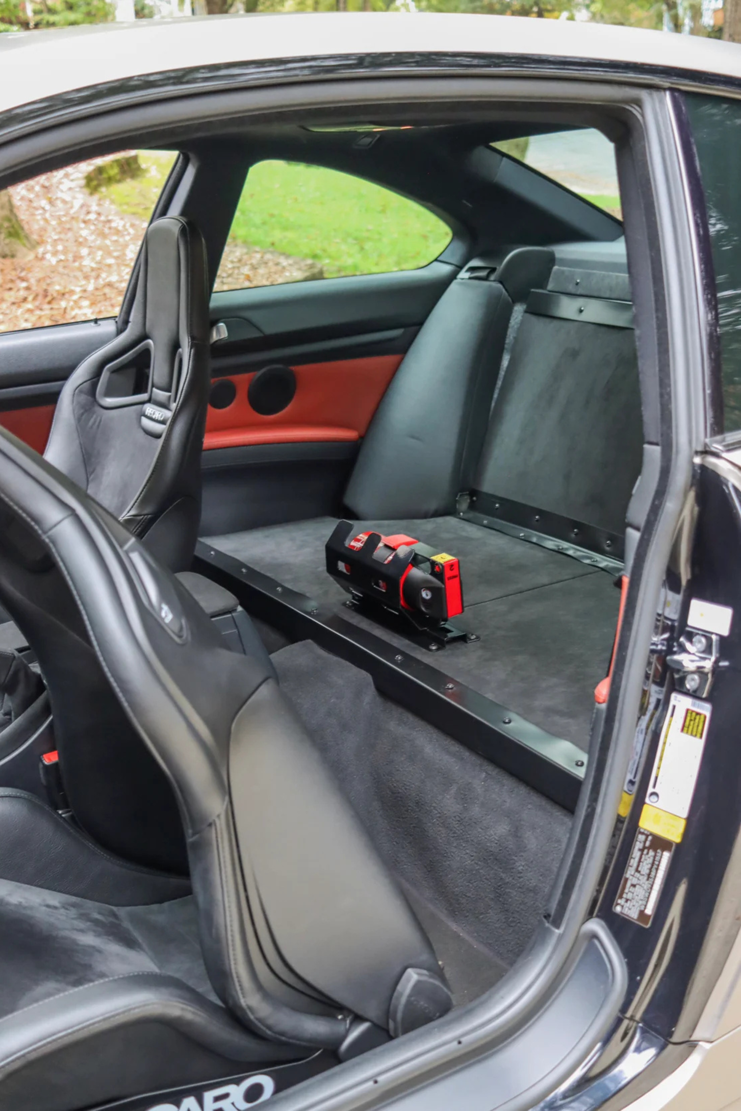 F82 M4 GTS Style Fire Extinguisher Kit