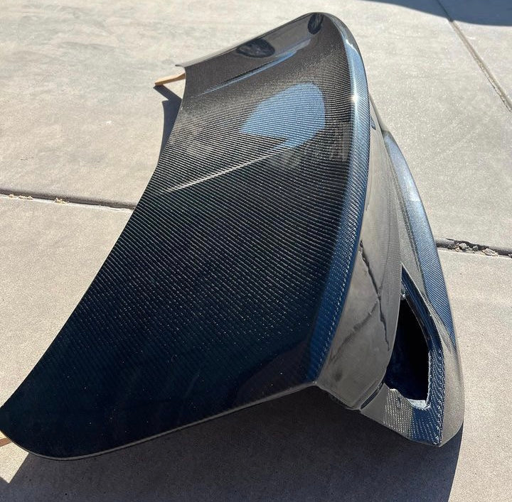 BMW F82 M4 (2015-2020) OEM-Style Carbon Fiber Trunk Lid