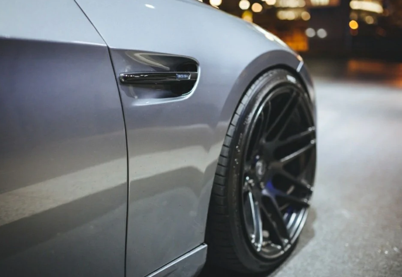 For BMW E92/E93 M3 Style Fenders With LED Side Lamp (2007-2012) - Good Go